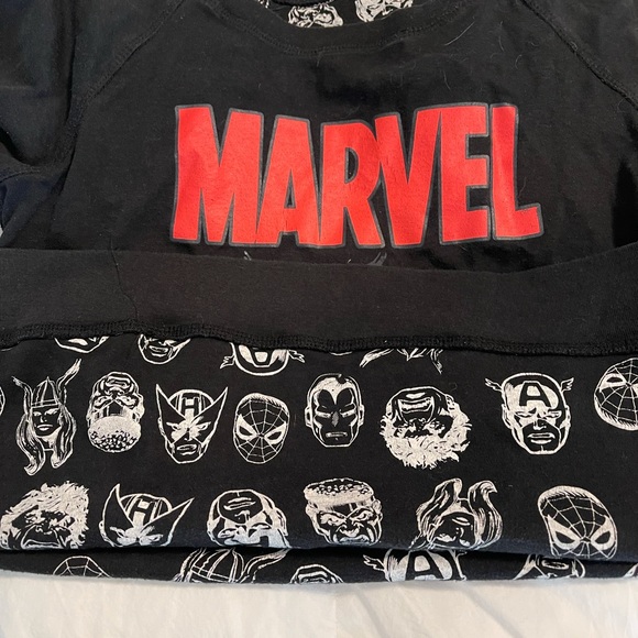 Marvel reversible avengers black sweatshirt - Picture 2 of 5
